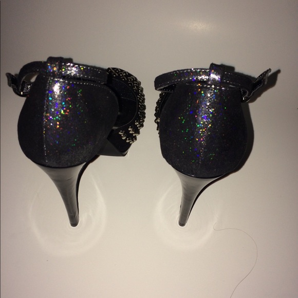 Heels - Picture 3 of 4